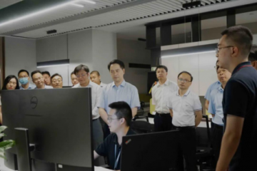 重庆市人民政府副市长郑向东一行.莅临重庆凯发k8国际软件有限公司考察调研